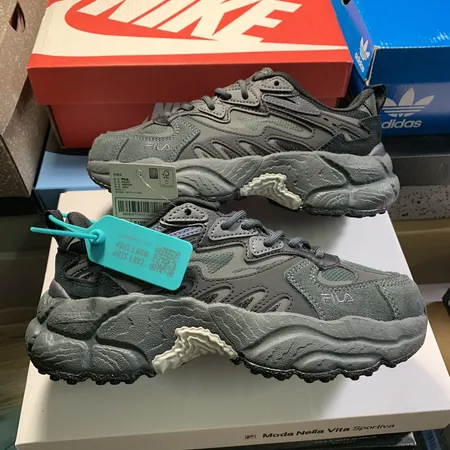 フィラ スニーカー