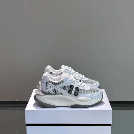 ジバンシィ スニーカー