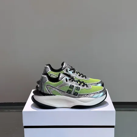 ジバンシィ スニーカー