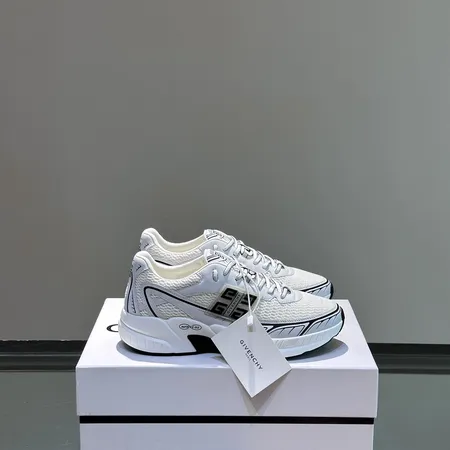 ジバンシィ スニーカー