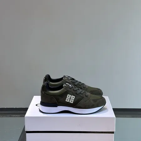 ジバンシィ スニーカー