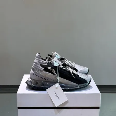 ジバンシィ スニーカー