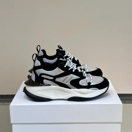 ジバンシィ スニーカー