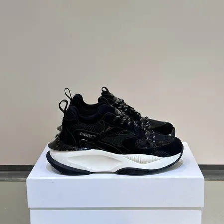 ジバンシィ スニーカー