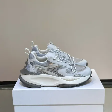 ジバンシィ スニーカー