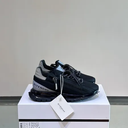 ジバンシィ スニーカー