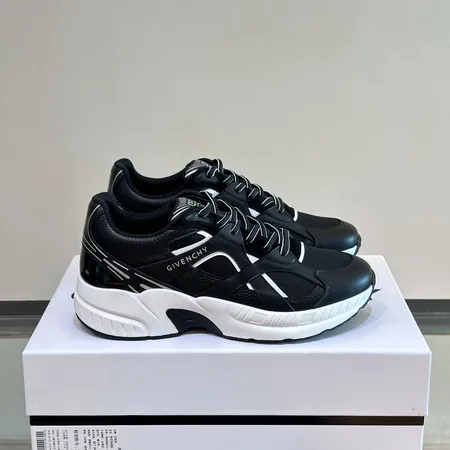 ジバンシィ スニーカー