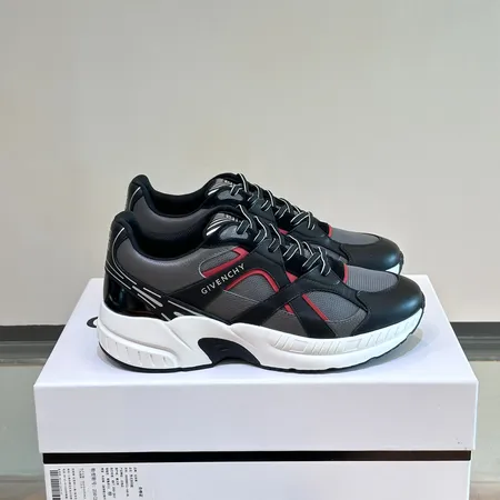 ジバンシィ スニーカー