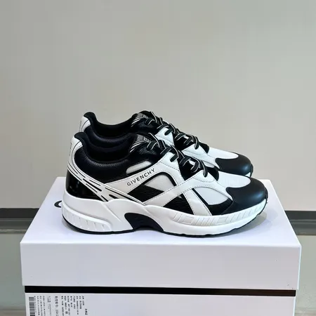 ジバンシィ スニーカー