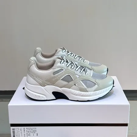 ジバンシィ スニーカー