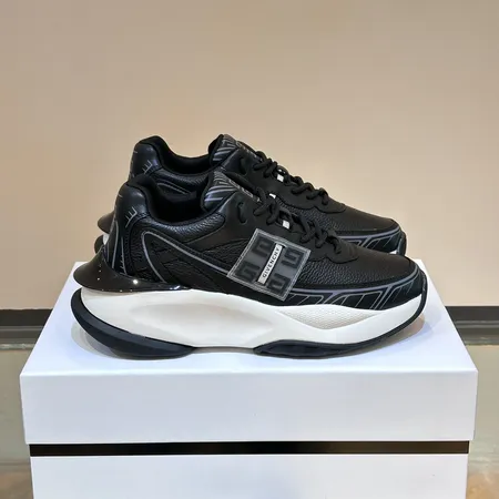 ジバンシィ スニーカー