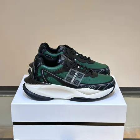 ジバンシィ スニーカー