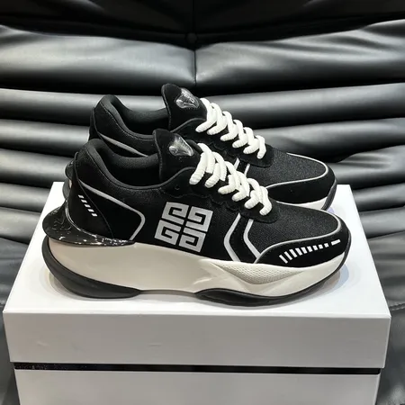 ジバンシィ スニーカー