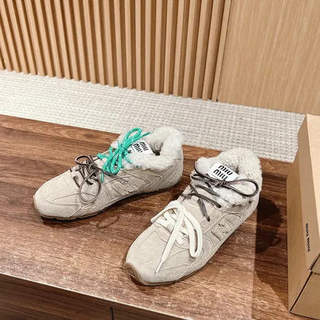 ミュウミュウ カジュアルシューズ