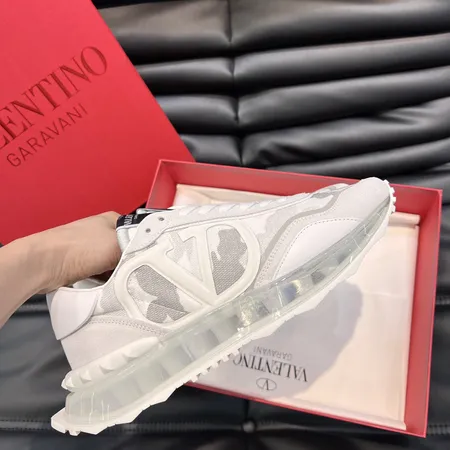 ヴァレンティノ スニーカー