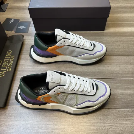 ヴァレンティノ スニーカー