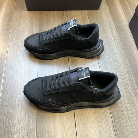 ヴァレンティノ スニーカー