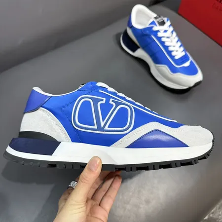 ヴァレンティノ スニーカー