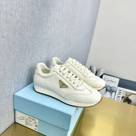 プラダ カジュアルシューズ
