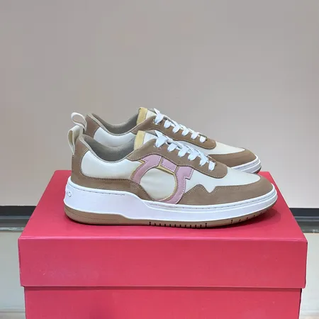 フェラガモ カジュアルシューズ