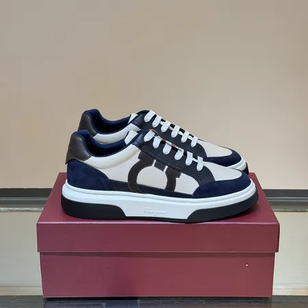 フェラガモ カジュアルシューズ