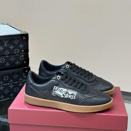 フェラガモ カジュアルシューズ