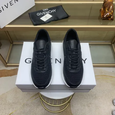 ジバンシィ スニーカー