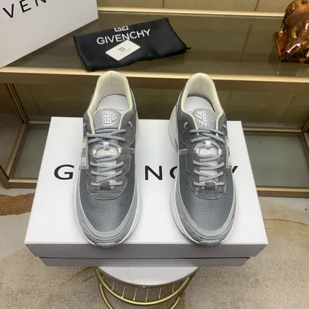 ジバンシィ スニーカー