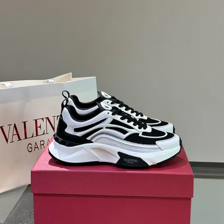 ヴァレンティノ スニーカー