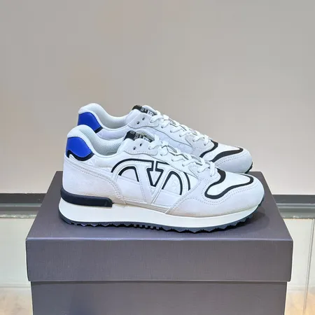 ヴァレンティノ スニーカー