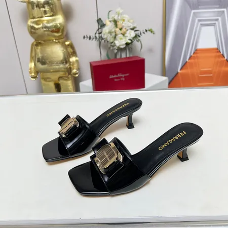 フェラガモ サンダル