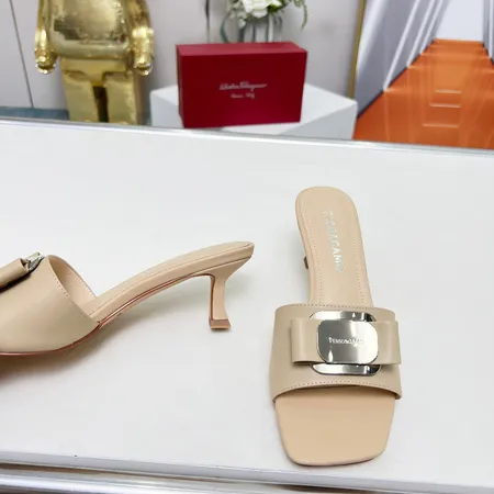 フェラガモ サンダル