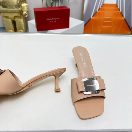 フェラガモ サンダル