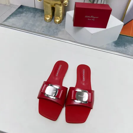 フェラガモ スリッパ