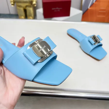 フェラガモ スリッパ