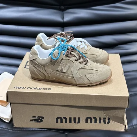 ミュウミュウ スニーカー