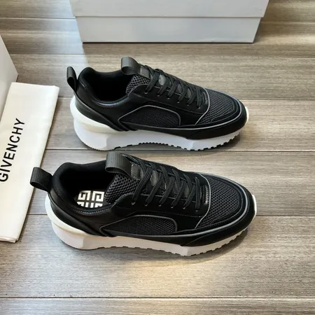 ジバンシィ スニーカー