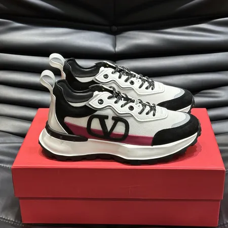 ヴァレンティノ スニーカー