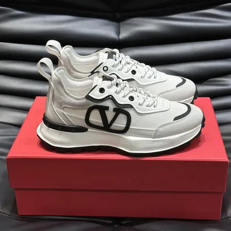 ヴァレンティノ スニーカー