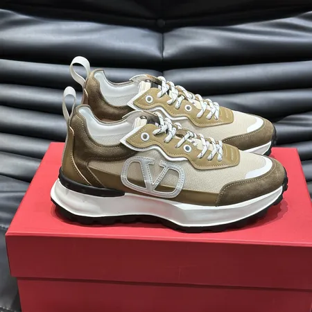 ヴァレンティノ スニーカー