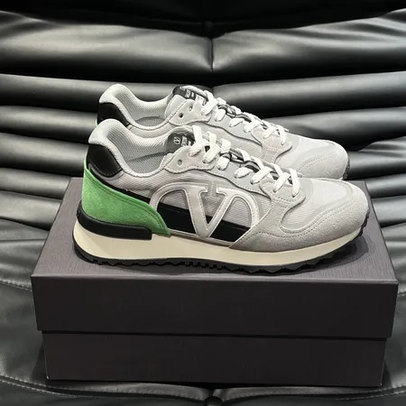 ヴァレンティノ スニーカー