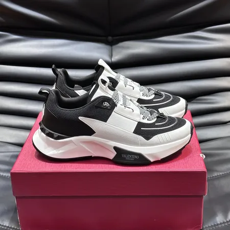 ヴァレンティノ スニーカー