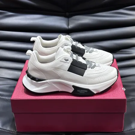 ヴァレンティノ スニーカー