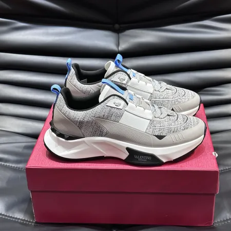 ヴァレンティノ スニーカー