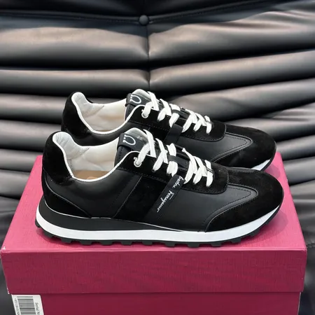 フェラガモ カジュアルシューズ