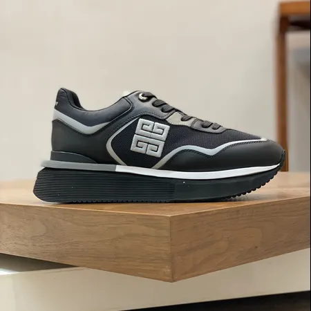 ジバンシィ スニーカー