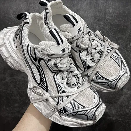 バレンシアガ スニーカー