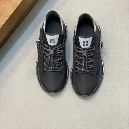 ジバンシィ スニーカー