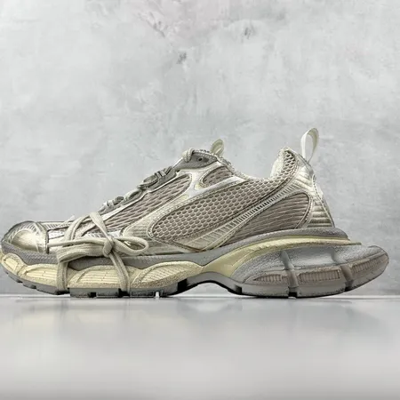 バレンシアガ スニーカー