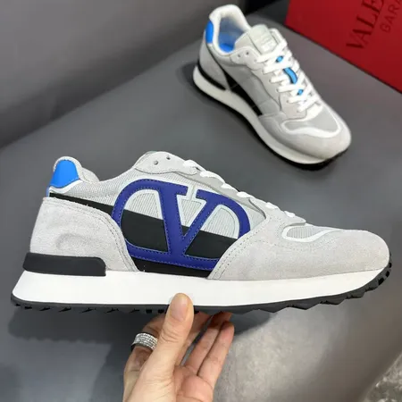 ヴァレンティノ スニーカー